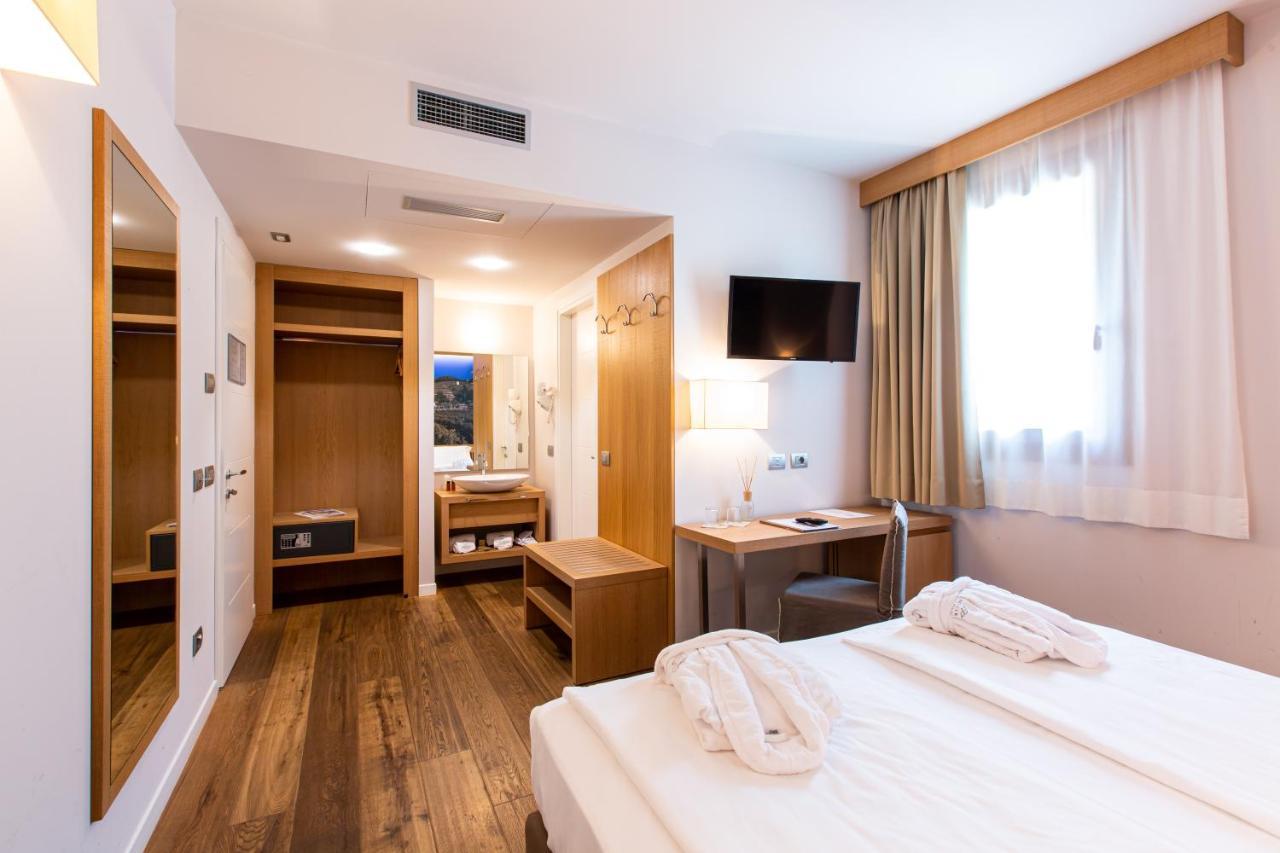 Wine Hotel Retici Balzi Poggiridenti Exteriör bild