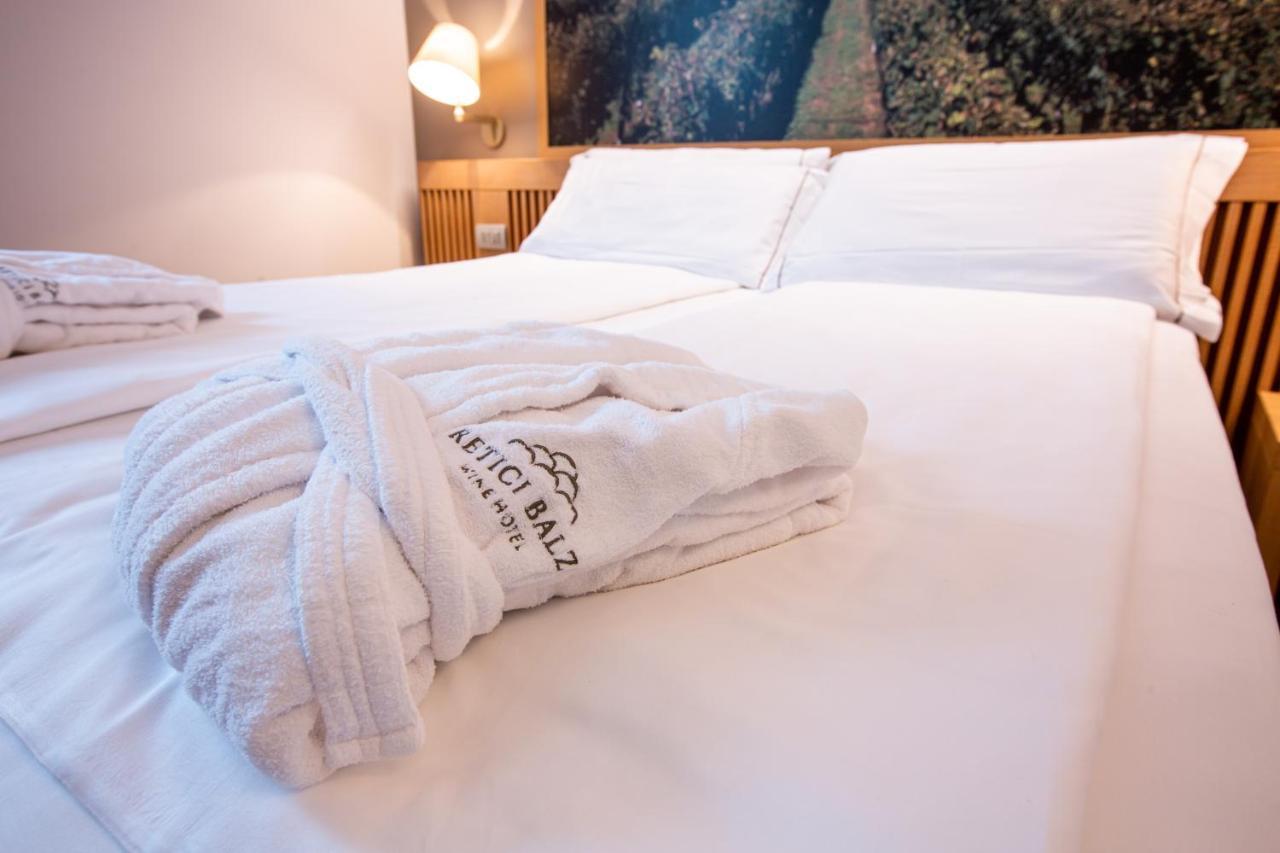 Wine Hotel Retici Balzi Poggiridenti Exteriör bild