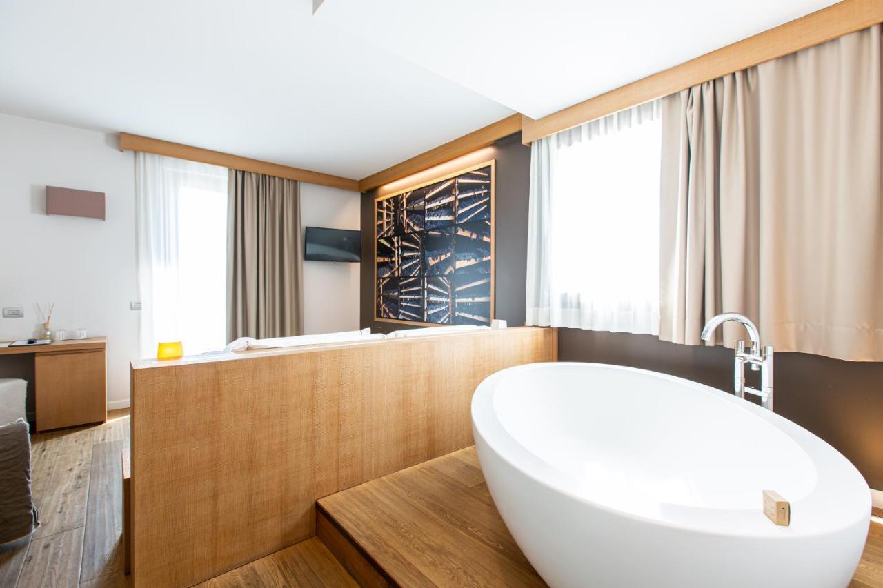 Wine Hotel Retici Balzi Poggiridenti Exteriör bild