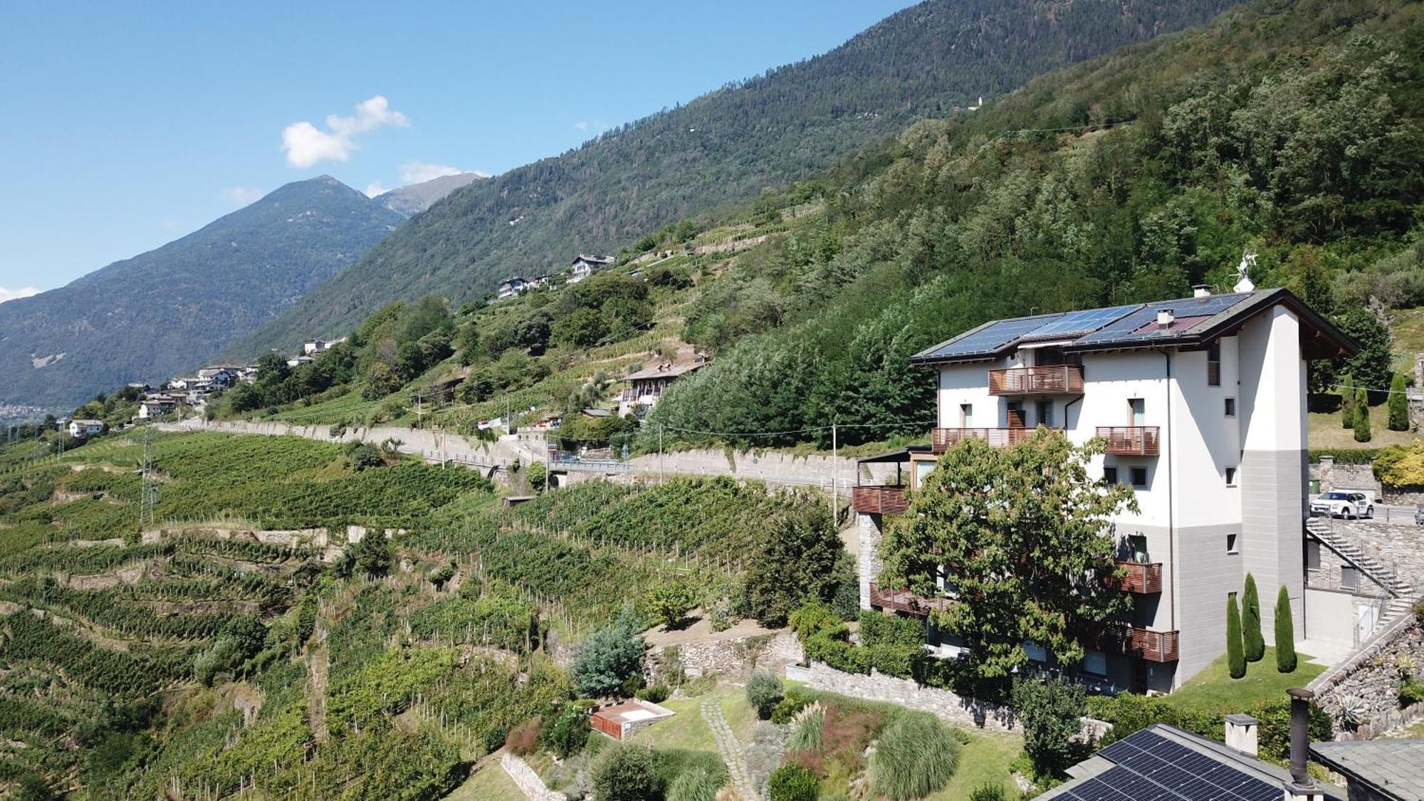 Wine Hotel Retici Balzi Poggiridenti Exteriör bild