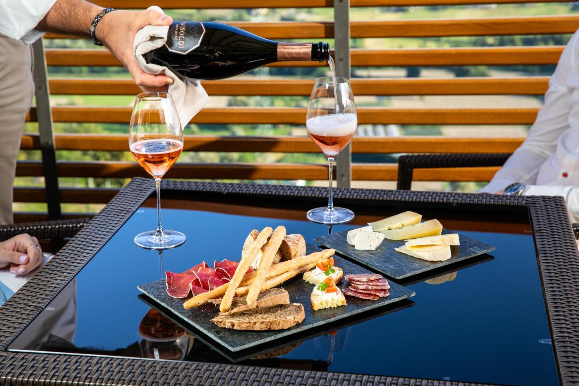 Wine Hotel Retici Balzi Poggiridenti Exteriör bild
