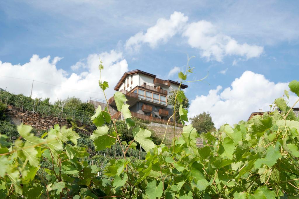 Wine Hotel Retici Balzi Poggiridenti Exteriör bild