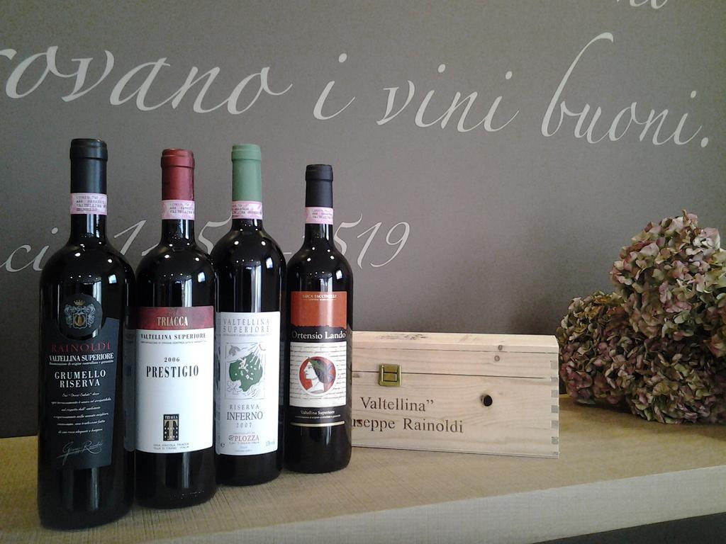 Wine Hotel Retici Balzi Poggiridenti Exteriör bild