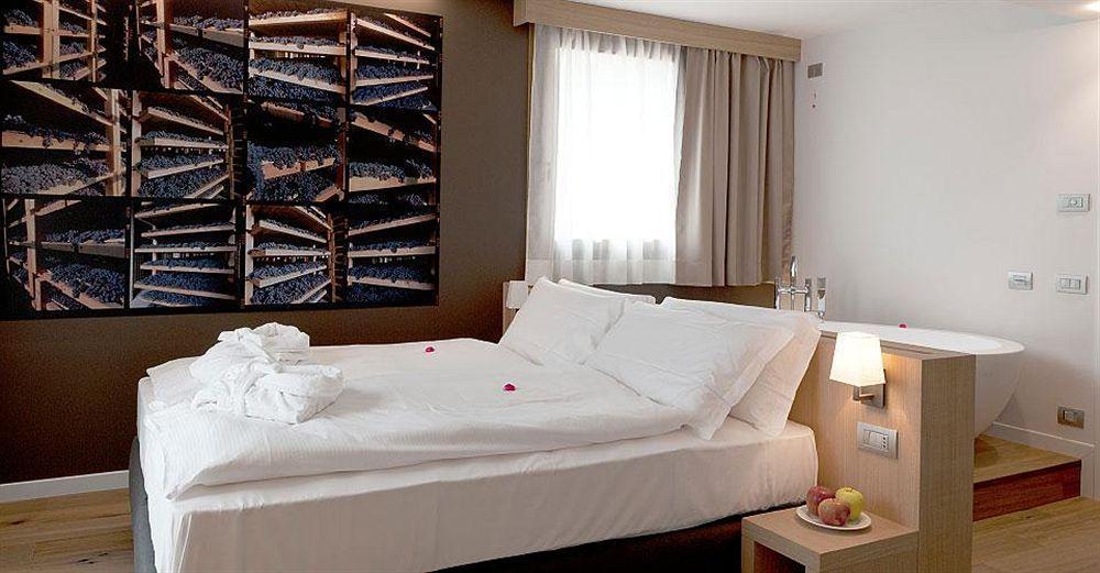 Wine Hotel Retici Balzi Poggiridenti Exteriör bild