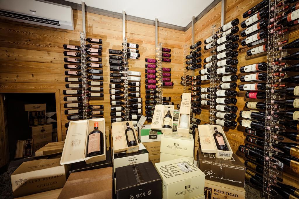 Wine Hotel Retici Balzi Poggiridenti Exteriör bild