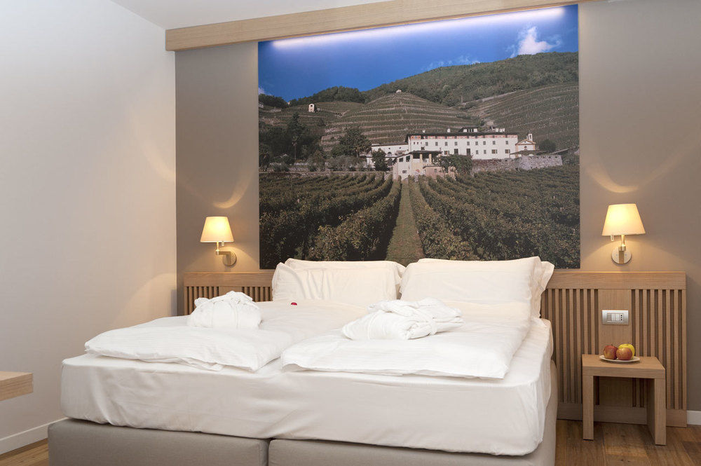 Wine Hotel Retici Balzi Poggiridenti Exteriör bild