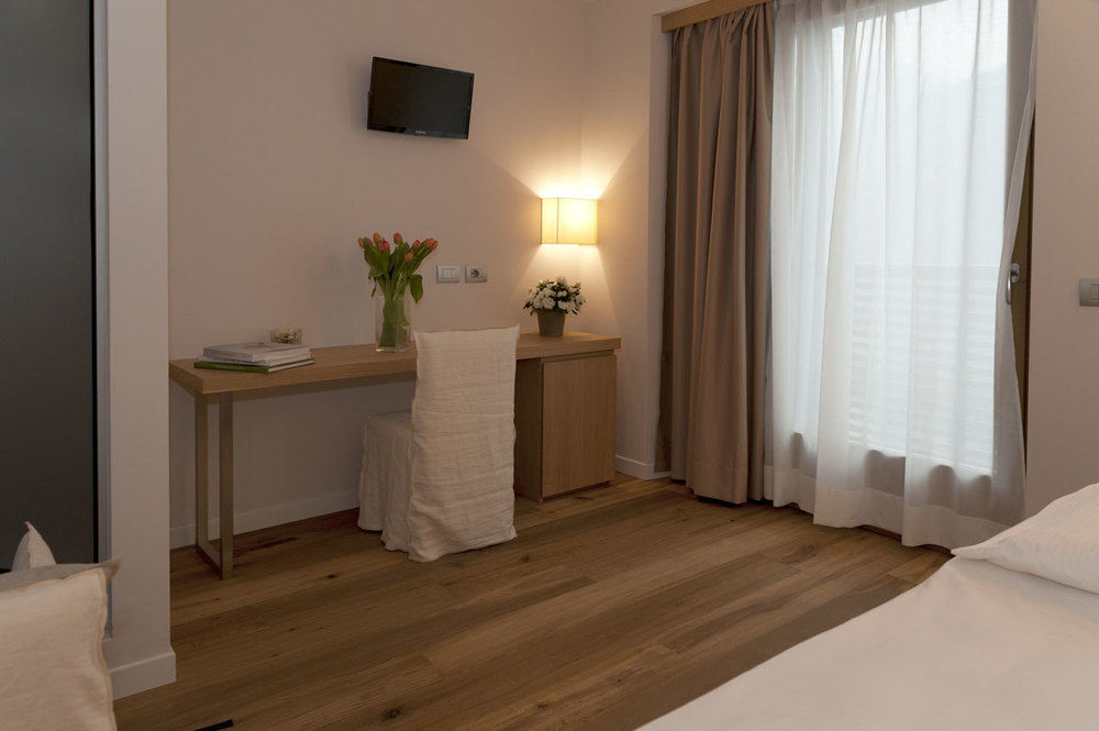 Wine Hotel Retici Balzi Poggiridenti Exteriör bild