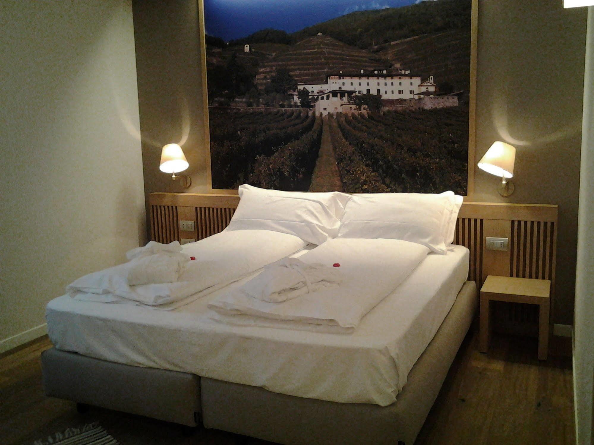 Wine Hotel Retici Balzi Poggiridenti Exteriör bild