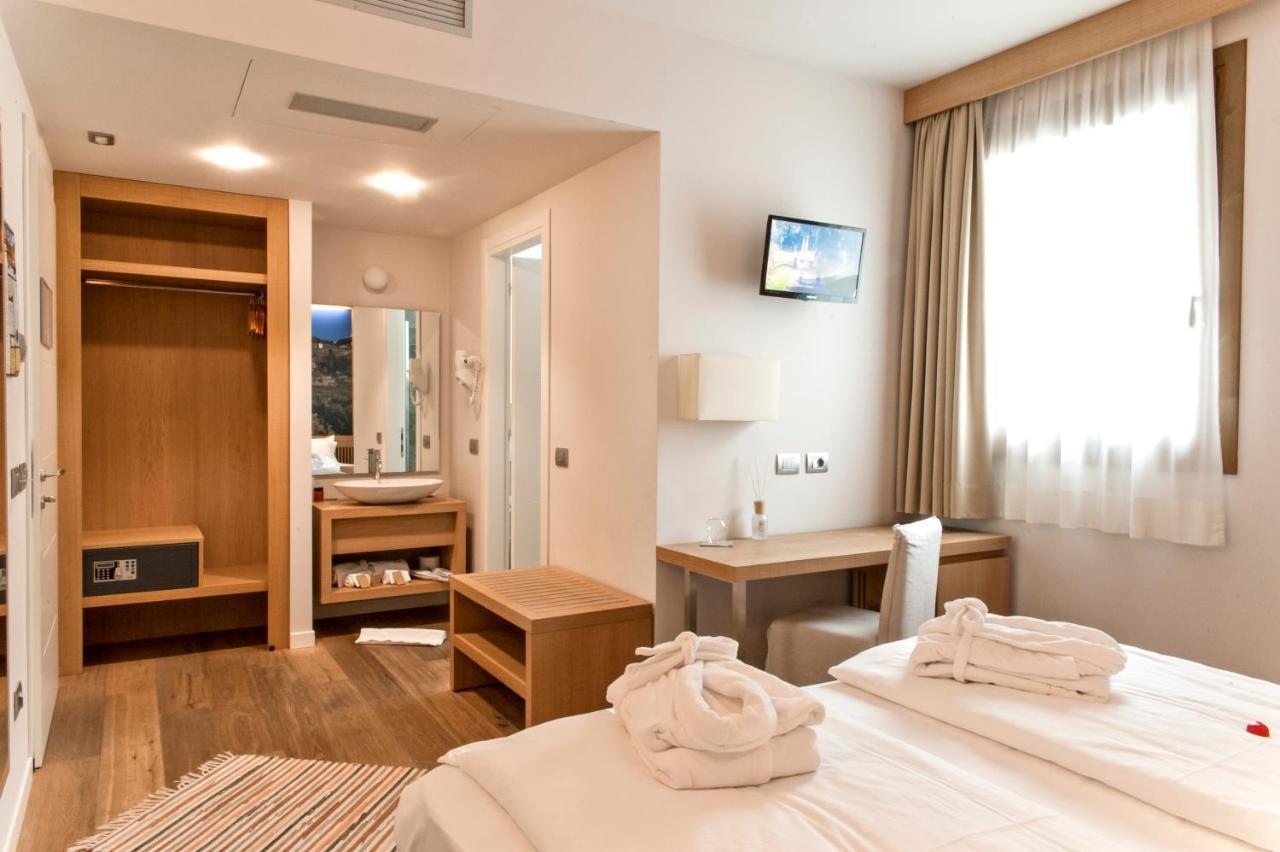 Wine Hotel Retici Balzi Poggiridenti Exteriör bild